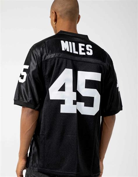 Boobie Miles Jersey: The Ultimate Fan Experience