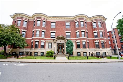 Boston University Housing Prices: An In-Depth Analysis