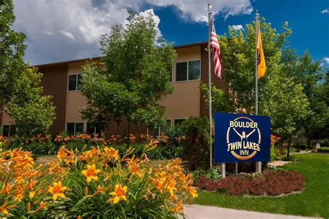 Boulder Twin Lakes Inn: Your Perfect Colorado Mountain Getaway