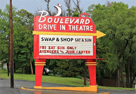 Boulevard Drive-In: Kansas's Retro Gem!