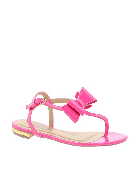 Bow Sandals: A Timeless Trend