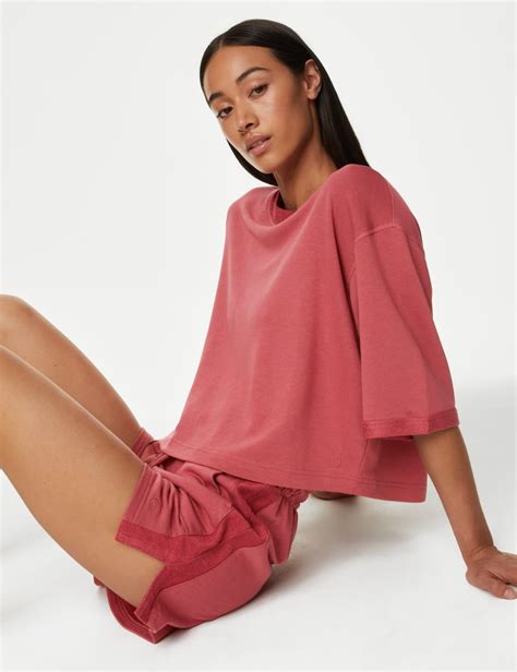 Boxy Cropped T-Shirt: The Epitome of Style and Versatility