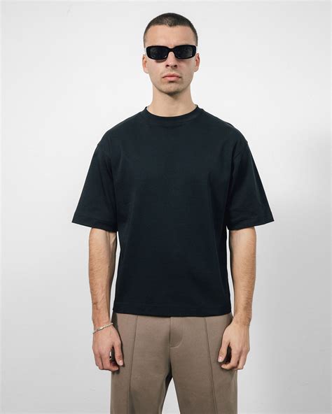 Boxy T-Shirts: The Versatile Essential for Every Wardrobe