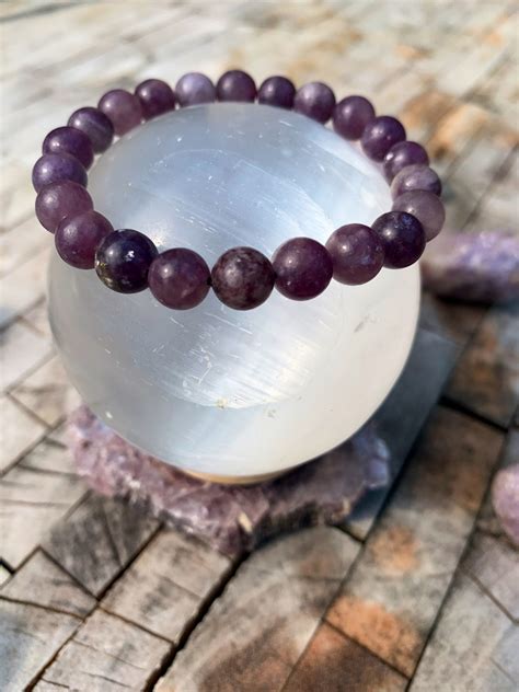 Bracelet Lepidolite: The Tranquilizing Stone for Stress Relief and Emotional Healing