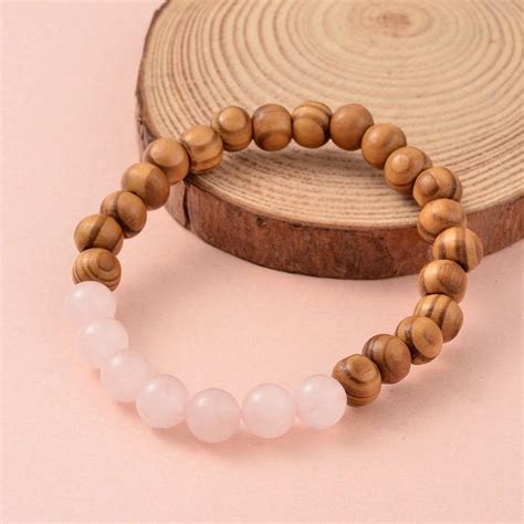 Bracelet en Quartz: A Comprehensive Guide to Its Healing Properties and Everyday Applications