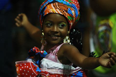Brasileira: Celebrando a Vibrante Cultura e Identidade Brasileira