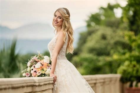 Bridal Hair Styles: A Comprehensive Guide to Elevate Your Wedding Day Look