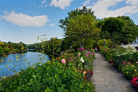 Bridge of Flowers