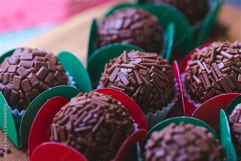 Brigadeiro Gourmet com Creme de Leite e Leite Condensado: O Guia Definitivo