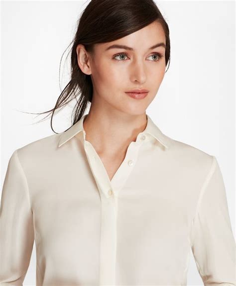 Brooks Brothers: The Epitome of Sophisticated Ladies' Shirts