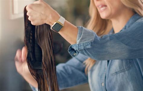 Brush a Wig: 5 Essential 10-Minute Time-Savers