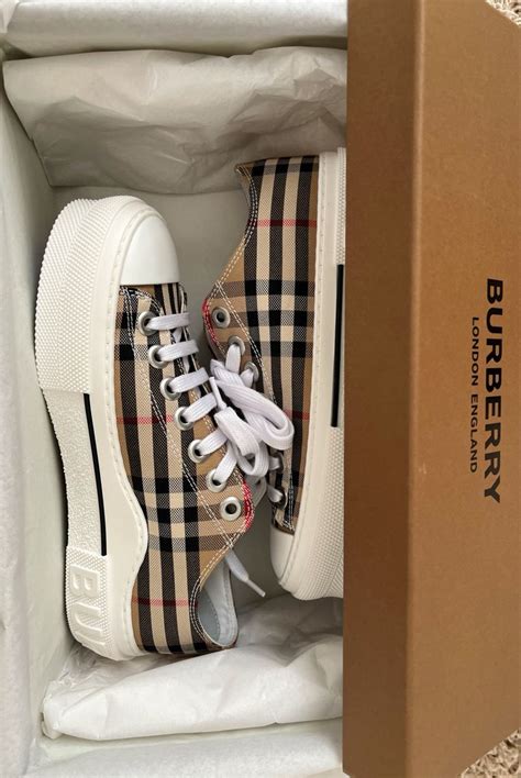 Burberry's Fashion Sneakers: A Comprehensive Review