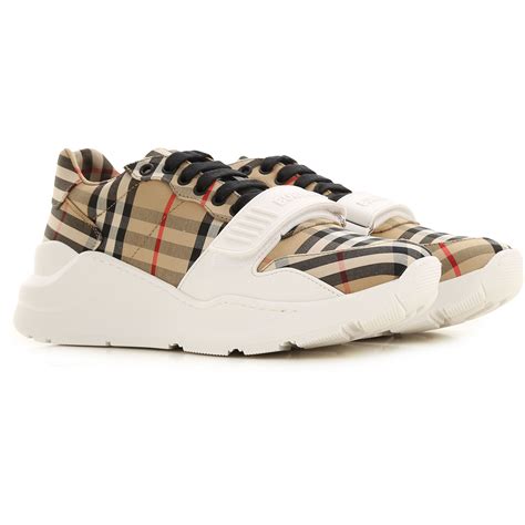 Burberry's Fashion Sneakers: A Fusion of Style and Comfort