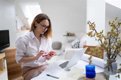 Busy Woman&a Reader