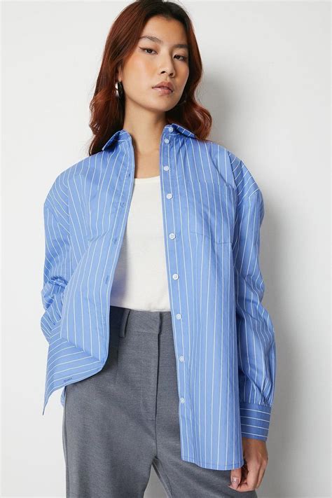 Buttoned Shirt Woman: A Versatile Staple for Every Wardrobe