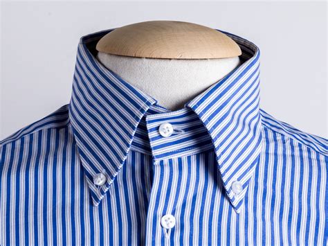 Buttoned collar: