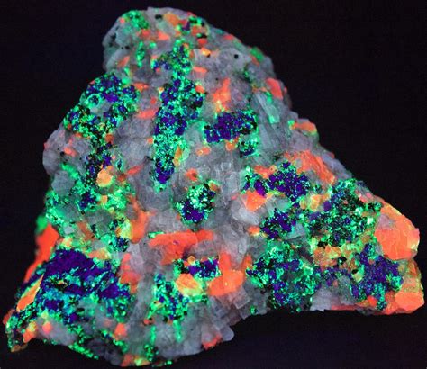 Calcite Under UV Light: A Fluorescent Feast