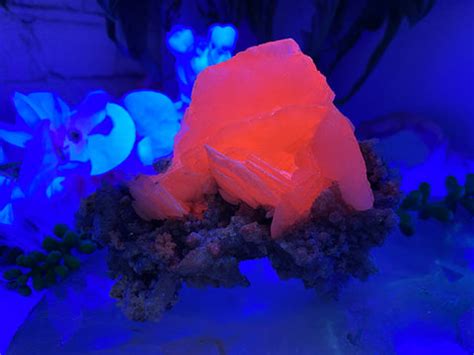 Calcite glows under UV light in 9 mind-boggling ways