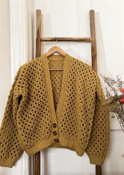 Calling All Cozy Enthusiasts: The Ultimate Cardigan Sale Extravaganza!