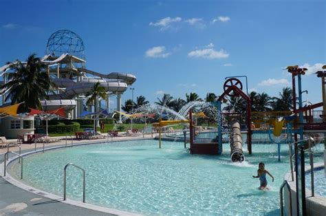 Cancun Hotels with Waterslides: A Wet and Wild Escape