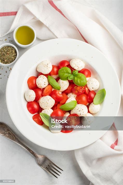 Caprese 沙拉：