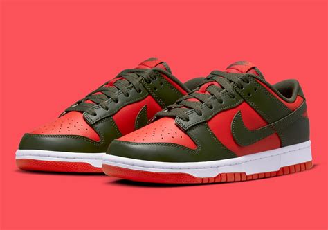 Captivating Green and Red Dunks: A Culinary Symphony