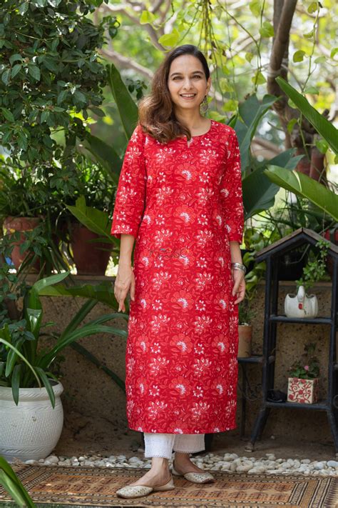 Captivating Muslin Kurtis: Epitomizing Grace and Comfort