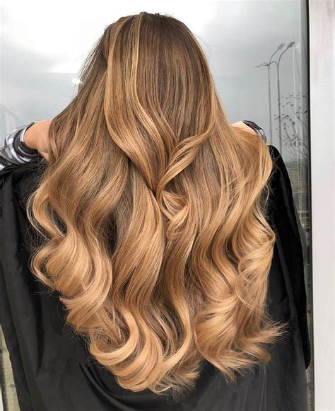 Caramel Hair Color with Blonde Highlights: A Guide to the Perfect Blend