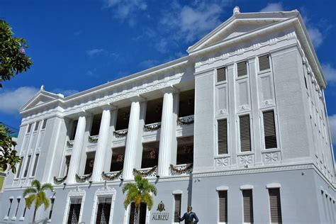 Carlos Albizu University, Puerto Rico: 10,000+ Stars of Psychology Shining Brightly