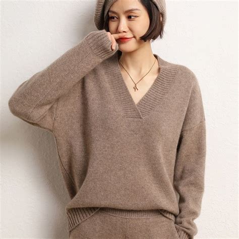 Cashmere Sweaters: The Epitome of Women's Luxury