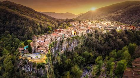 Castellfollit de la Roca Spain: 6,000 Years of History on a Knife-Edge