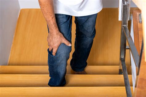 Causes of Knee Pain When Climbing Stairs but Not Walking