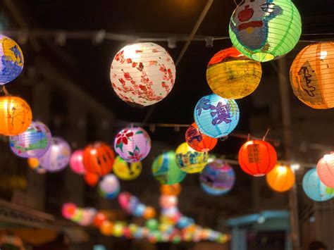 Celebrating the Mid-Autumn Festival with 10,000 Luminous Lanterns