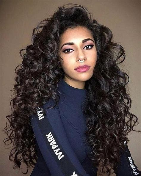 Celebrities and Black Wavy Long Wigs