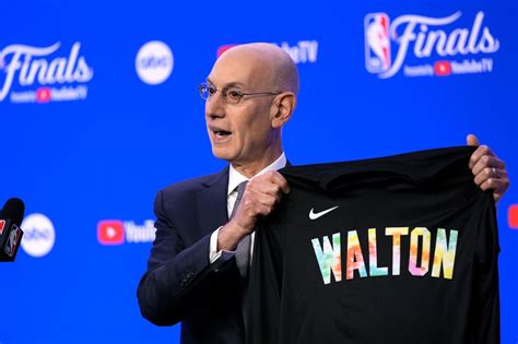 Celtics Walton Warm Up Shirt: A Style Statement on and Off the Court