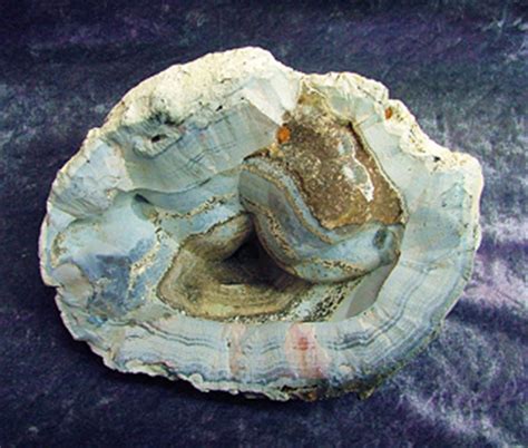 Chalcedony Agate: A Gemstone of Distinction