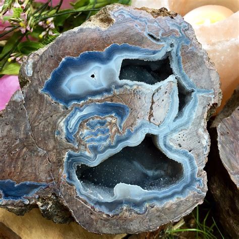 Chalcedony Geode: A Captivating Gemstone with Endless Possibilities