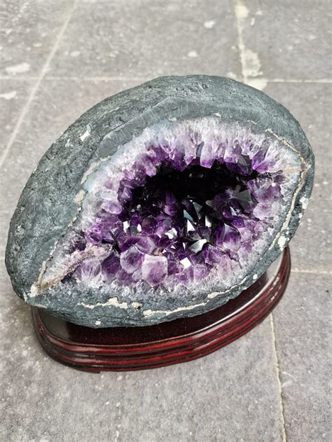 Chalcedony Geode: Uncover the Enchanting World of Hidden Crystals