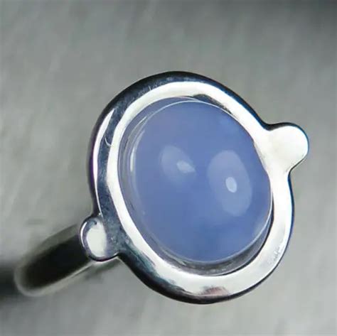 Chalcedony Rings: A Guide to their History, Properties, and Symbolism