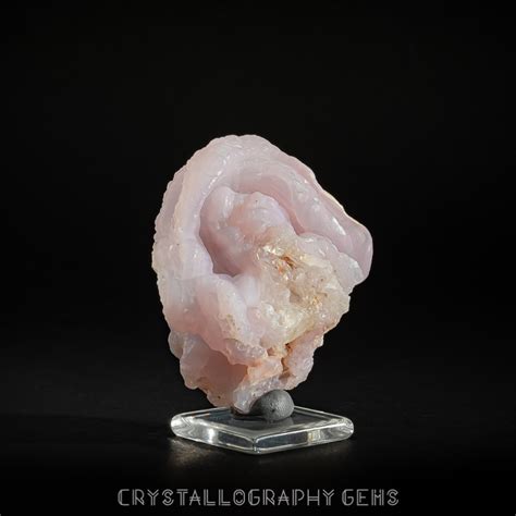 Chalcedony Rose: A Guide to Its Unique Properties, Uses, and Benefits