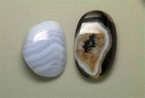 Chalcedony and Agate: A Comprehensive Guide to Gemstone Twins