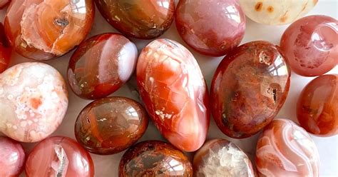 Chalcedony and Agate: Earth's Enigmatic Jewels