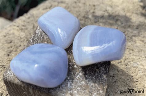 Chalcedony and Agate: Unveiling the Beauty and Versatility of Two Intriguing Gemstones