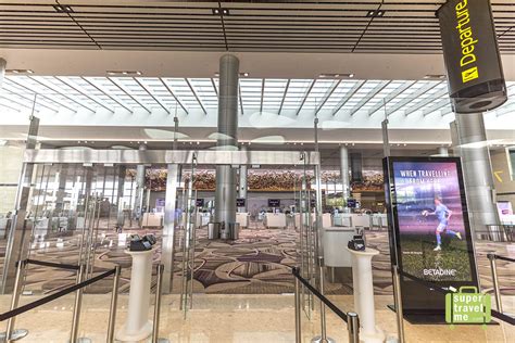 Changi Airport Terminal 4 Departure Hall: A Guide to Exploring 12,000 Hours of Entertainment