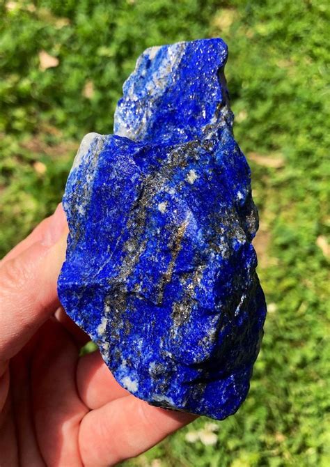 Characteristics of Raw Lapis Lazuli