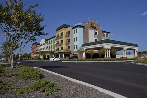 Charleston Casino & Hotel: