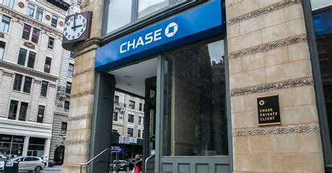 Chase Bank Branch Closure Blues in Illinois: A Tale of Convenience Lost and Financial Disruption