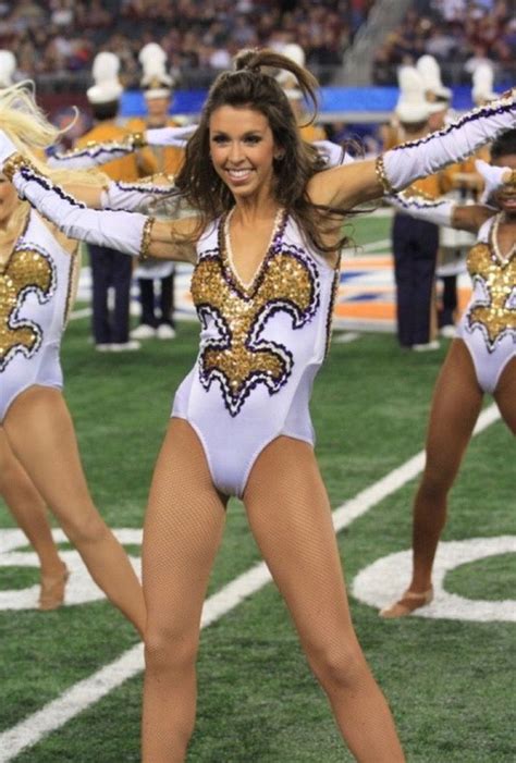 Cheerleaders with No Panties: A Revealing Look