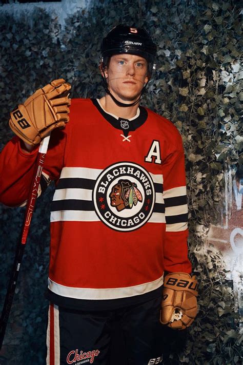 Chicago Blackhawks Jerseys: A Legendary Uniform in 5 Incredible Eras