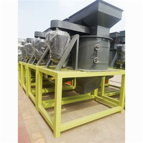 Chicken manure crusher